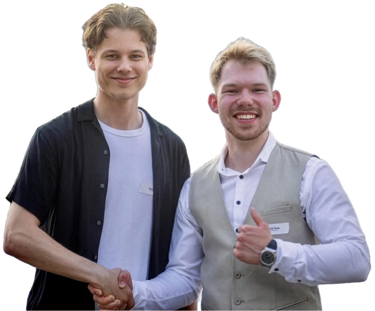Niklas Wei&szlig; und Georg T&ouml;pfer, die Gr&uuml;nder von Lumina Reach, per Handschlag